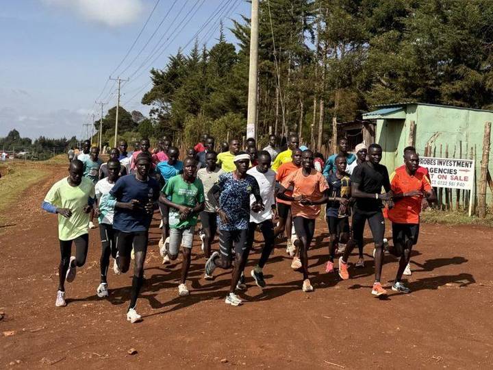 Vamos visitar a casa de um atleta profissional queniano para saber como vivem, qual o seu programa de treinos e hábitos