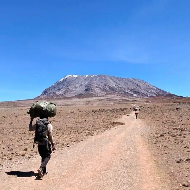 A paisagem a partir dos 4.000 metros de altitude é mais parecida com a superfície de Marte ou da lua. São imagens de cor