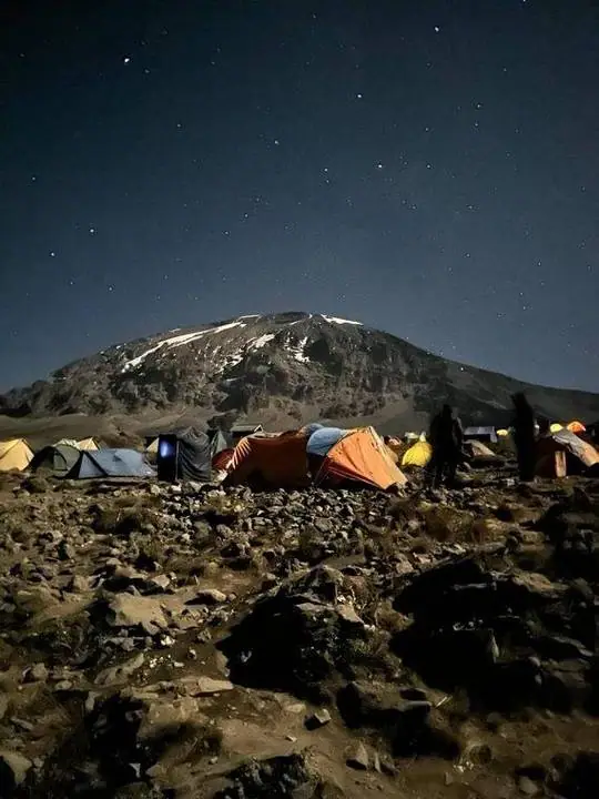 À medida que nos aproximamos dos 5.000 metros de altitude, as noites ficam cada vez mais estreladas.
