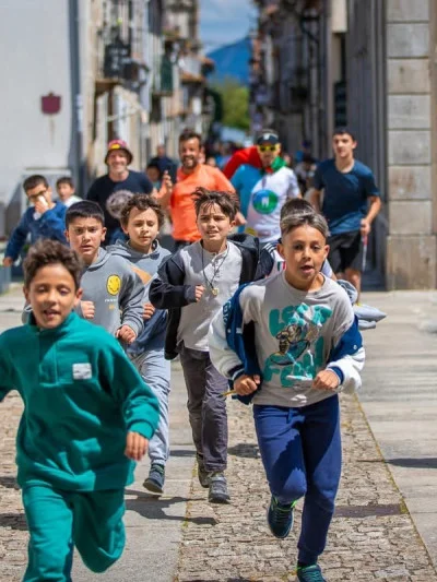 Pedro Queir&oacute;s - Run for Peace